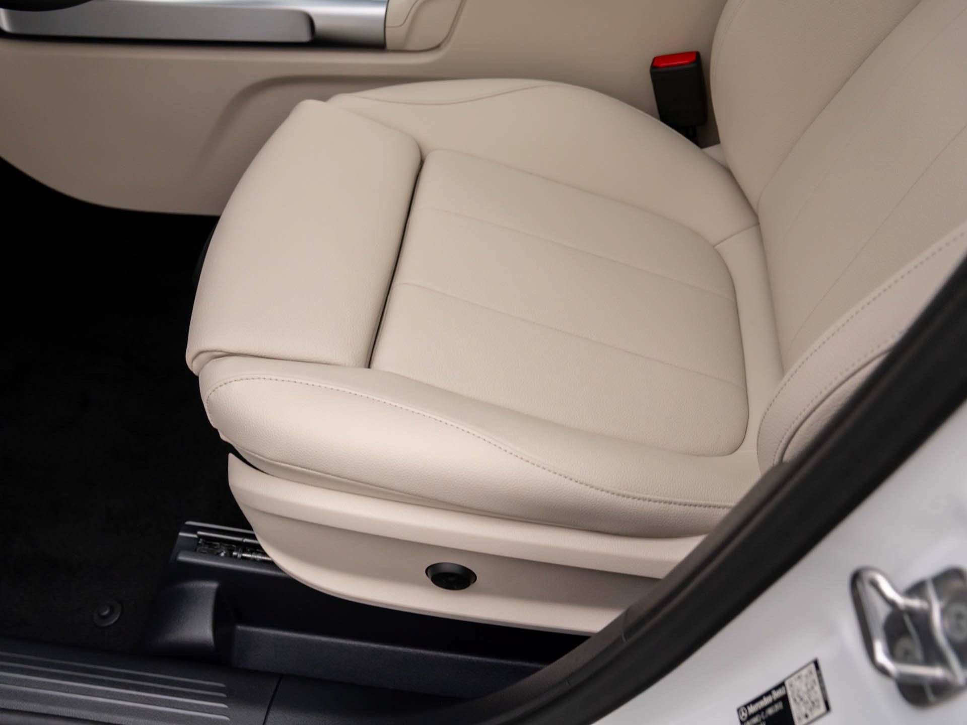New 2026 Mercedes-Benz GLB 250 4MATIC image 17