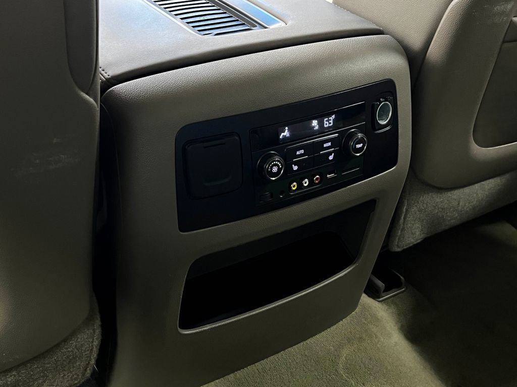 Used 2016 GMC Yukon SLT w/ Open Road Package AWD/4WD image 29