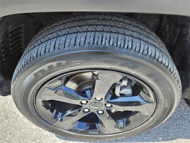 Used 2023 Jeep Grand Cherokee Altitude image 3