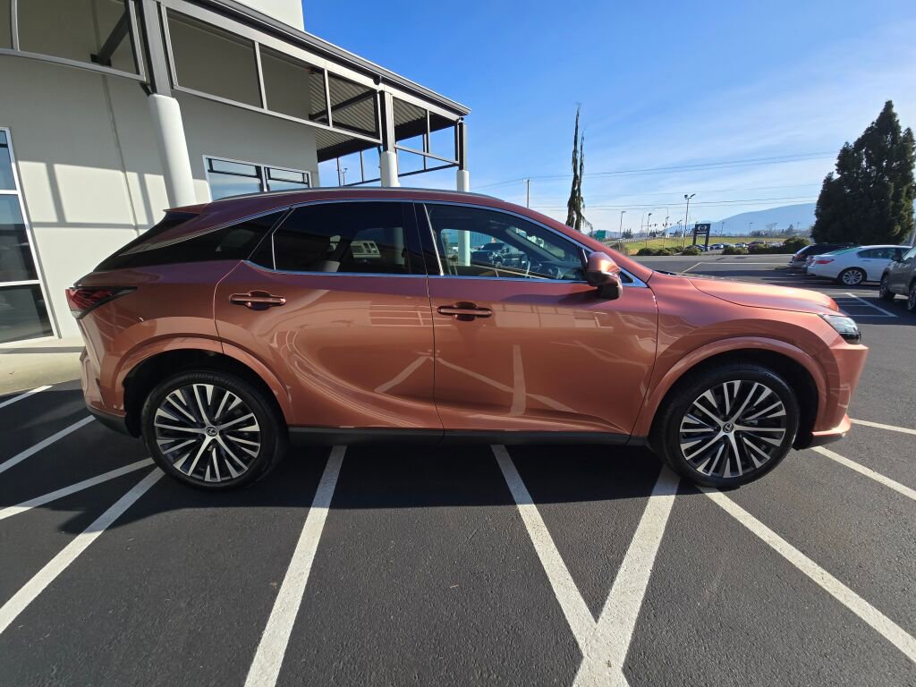 Used 2023 Lexus RX 350 w/ Accessory Package (Z1) image 4