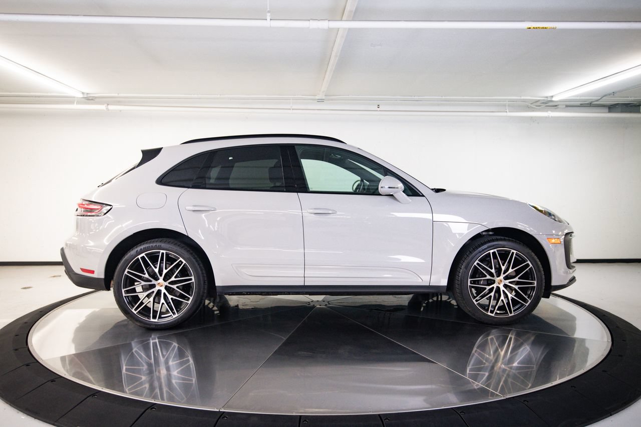 Certified 2023 Porsche Macan AWD/4WD image 8