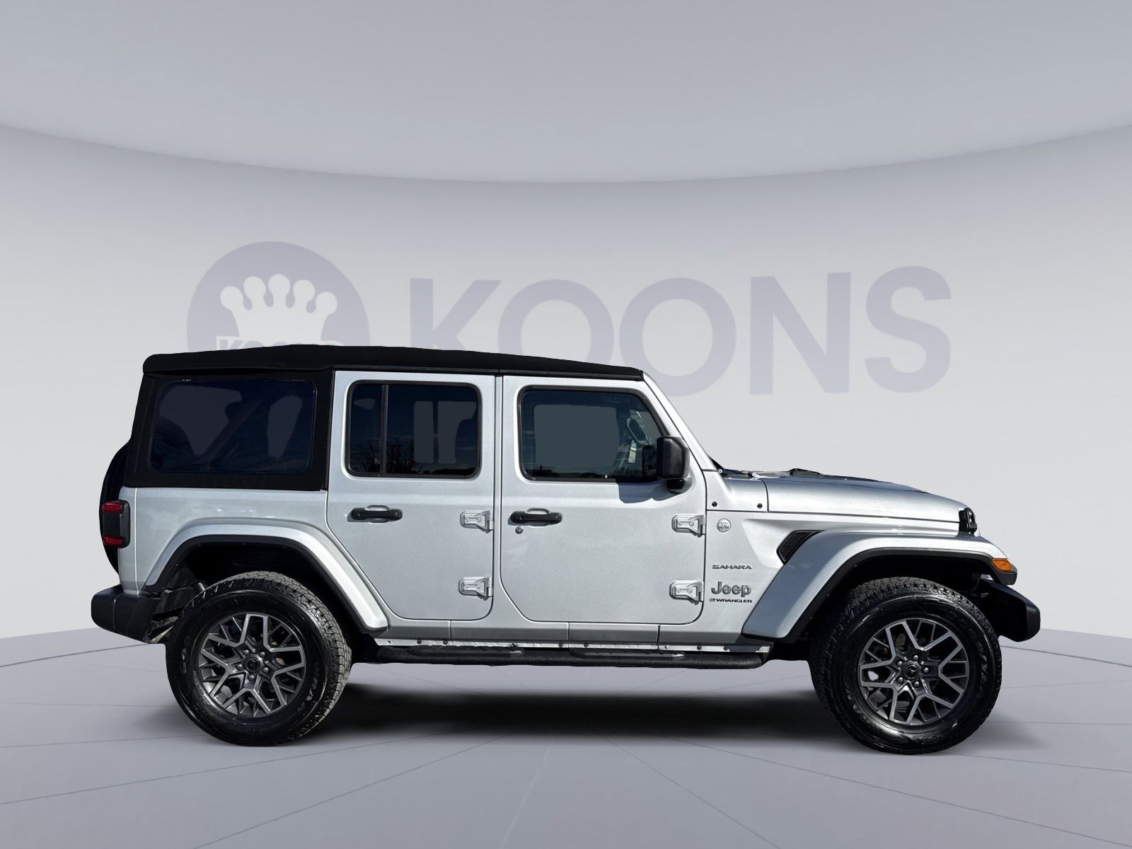 Used 2024 Jeep Wrangler Sahara image 8