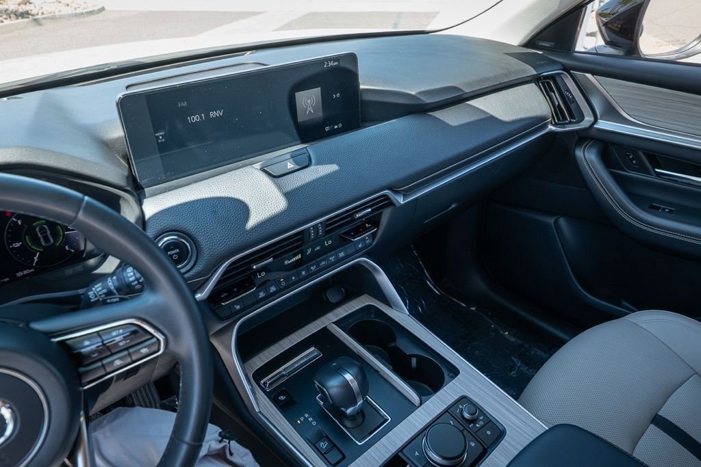 Used 2025 MAZDA CX-70 Plug-In Hybrid w/ Premium Pkg image 16