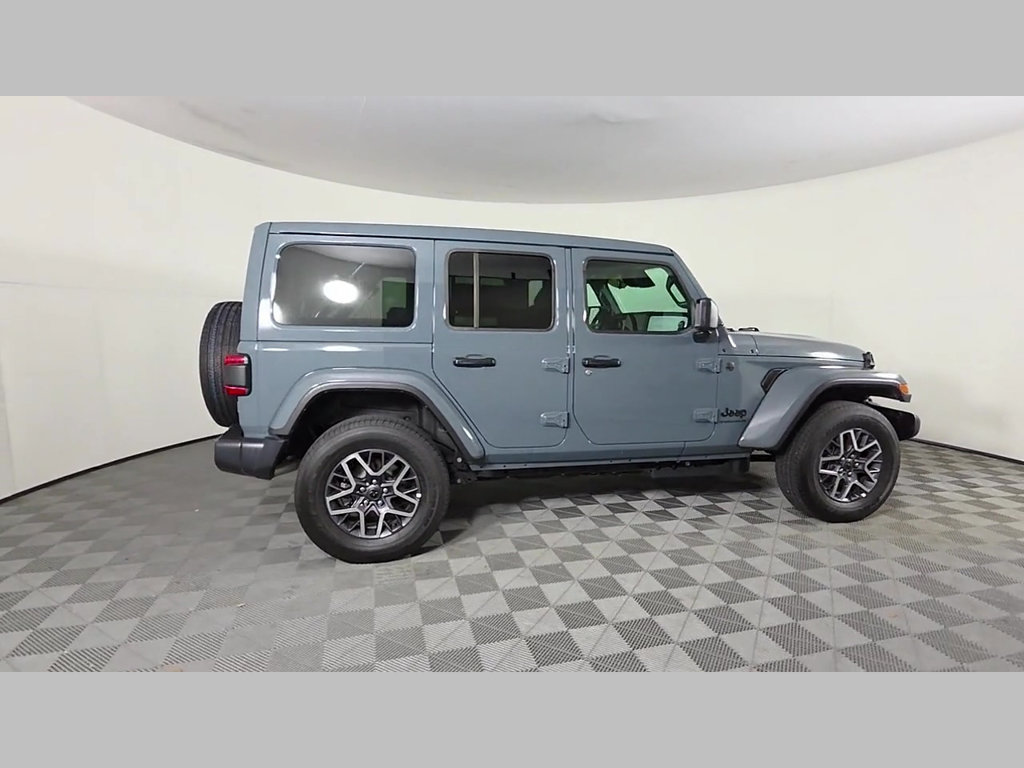 Used 2026 Jeep Wrangler Unlimited Sahara AWD/4WD image 36