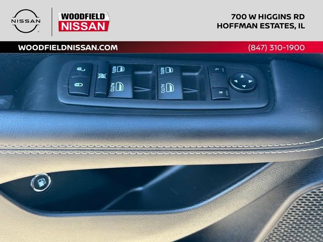 Used 2025 Chrysler Pacifica Select image 25