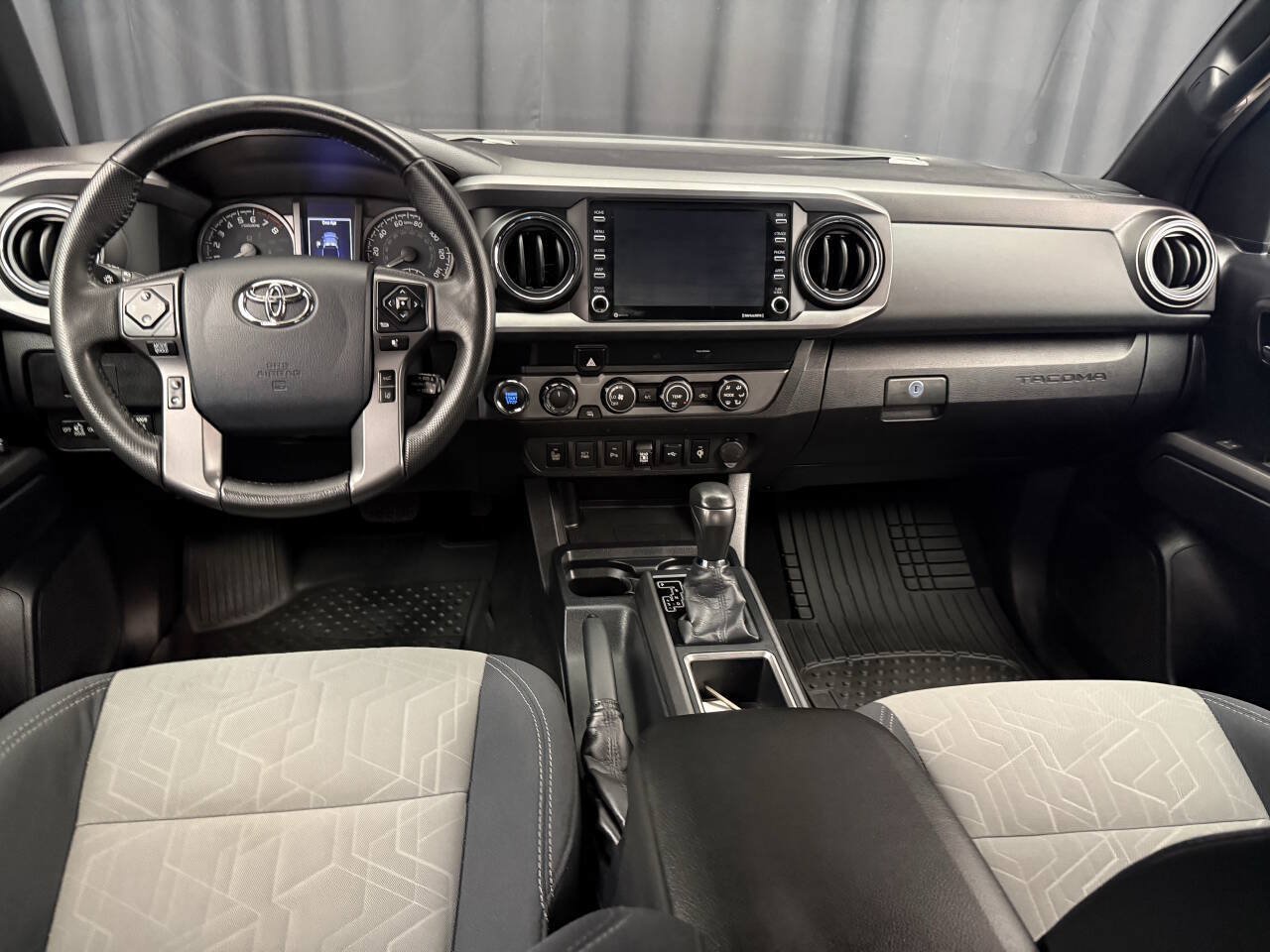 Used 2020 Toyota Tacoma TRD Off-Road w/ Technology Package AWD/4WD image 33