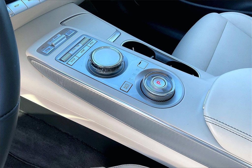 Used 2023 Genesis GV70 2.5T Select w/ Select Package image 17