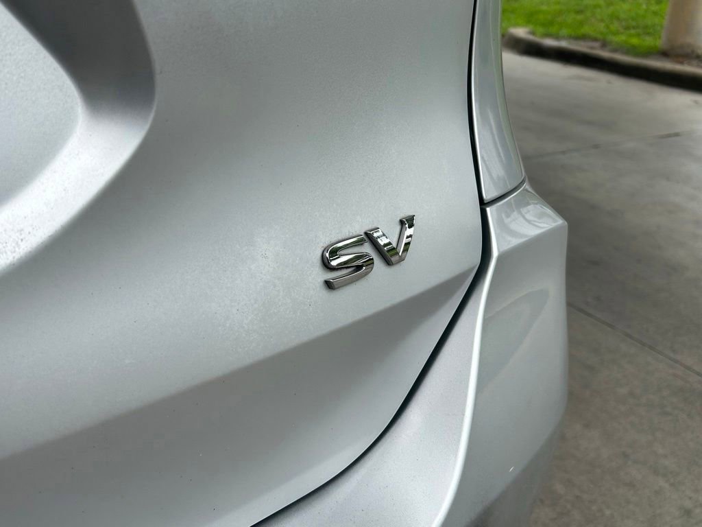 Used 2018 Nissan Rogue SV FWD image 18