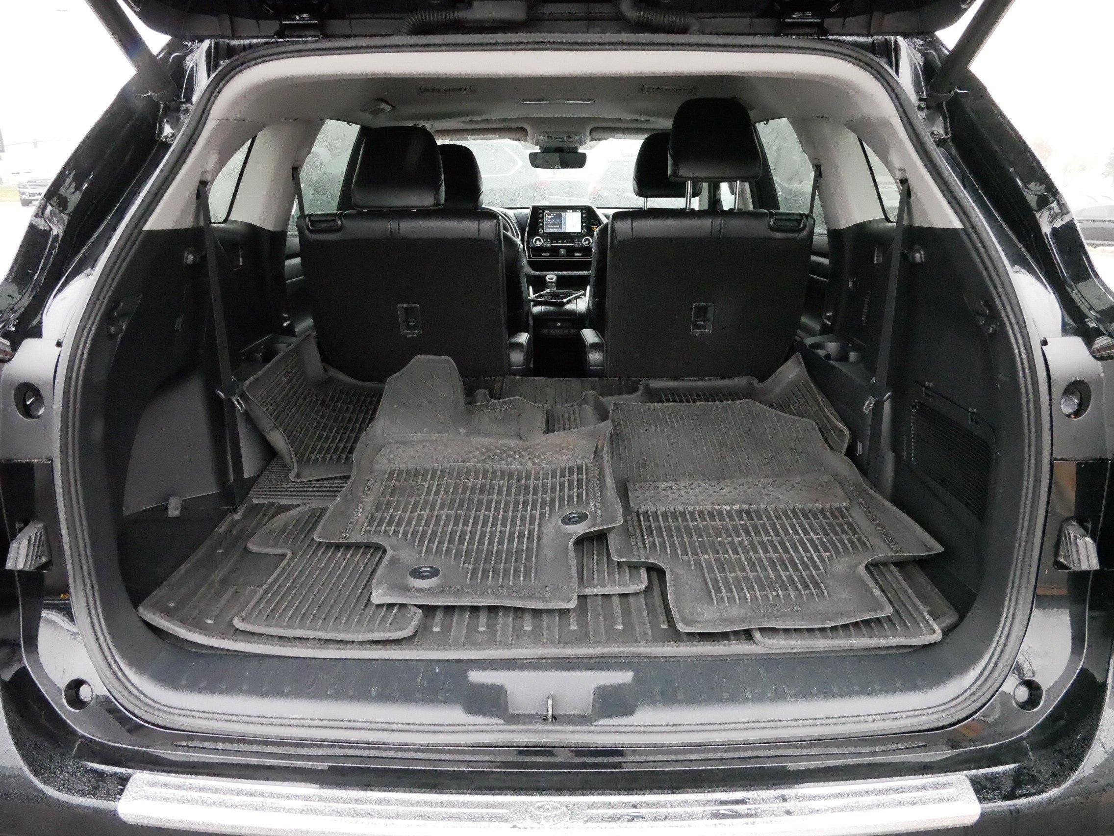 Used 2022 Toyota Highlander XLE image 18