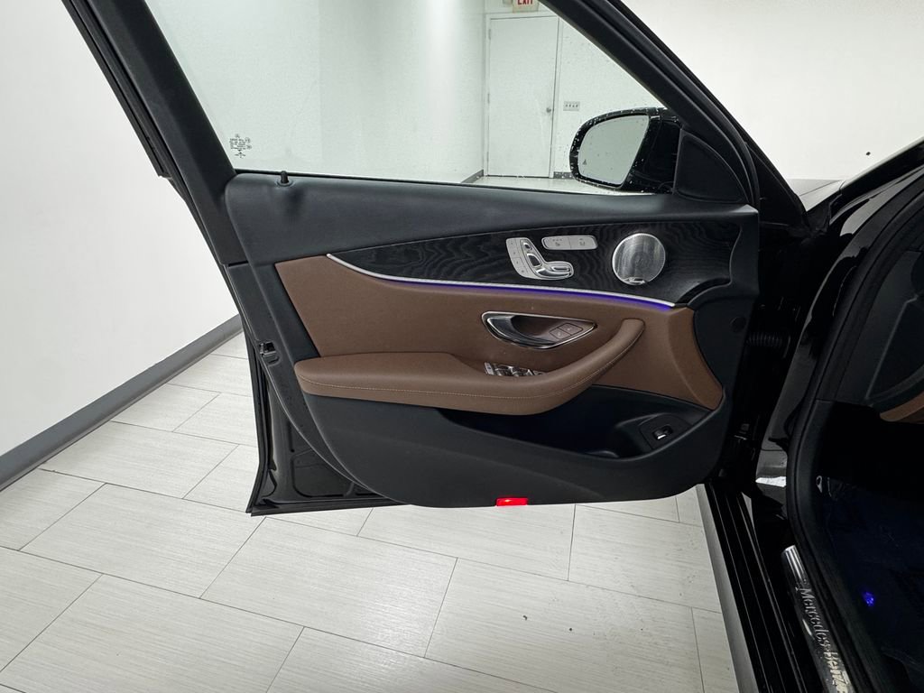 Used 2017 Mercedes-Benz E 300 4MATIC image 9