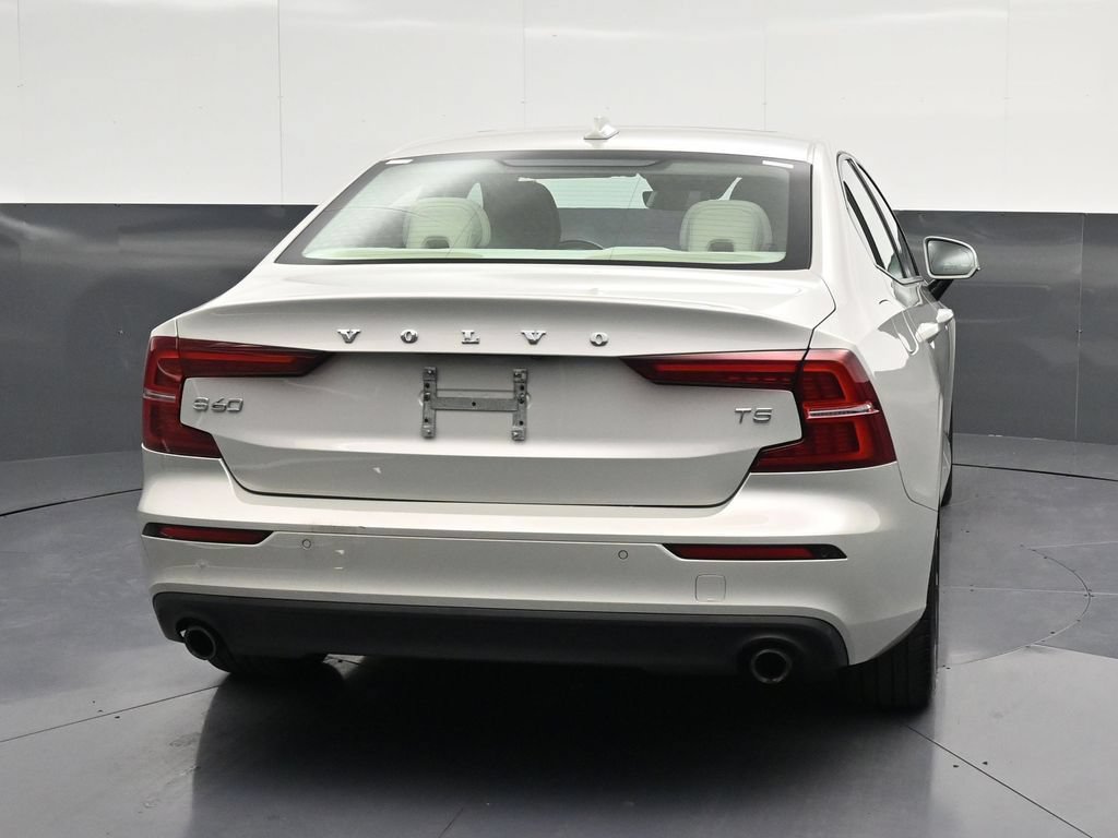 Used 2020 Volvo S60 T5 Momentum FWD image 2