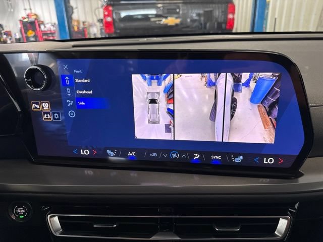 New 2027 Chevrolet Traverse LT w/ Driver Confidence Package AWD/4WD image 34