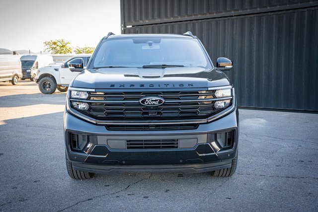New 2025 Ford Expedition Max Platinum image 3