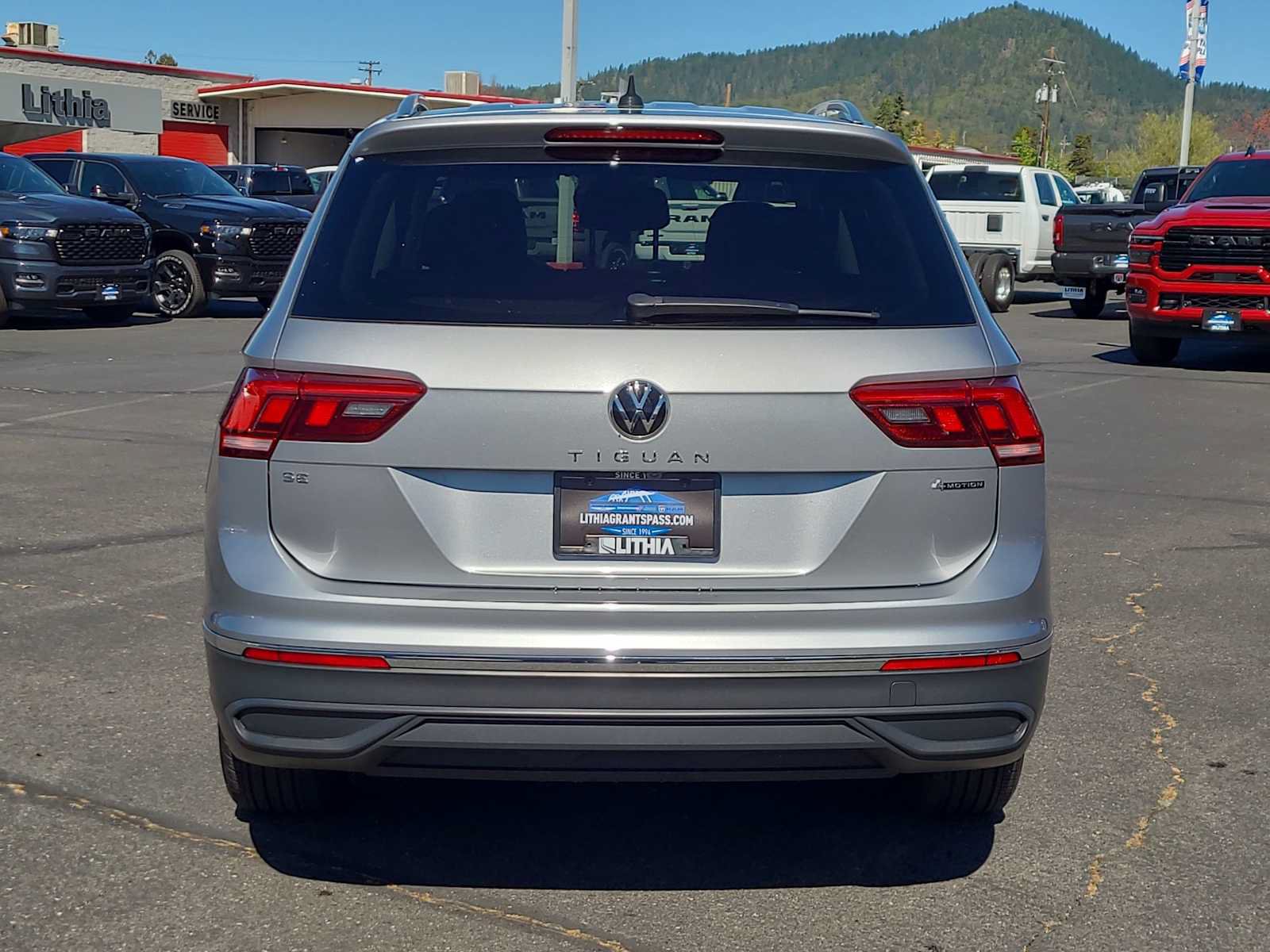 Used 2022 Volkswagen Tiguan SE AWD/4WD image 13
