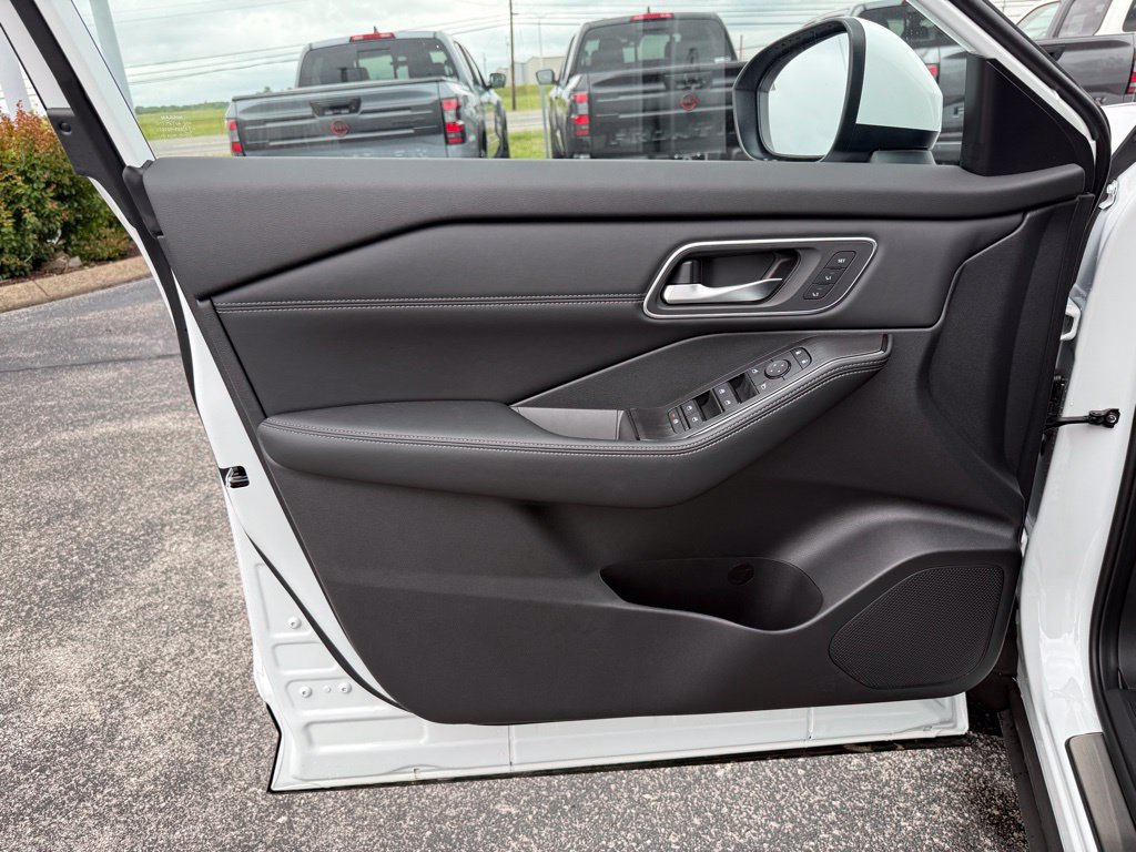 New 2026 Nissan Rogue Platinum AWD/4WD image 8