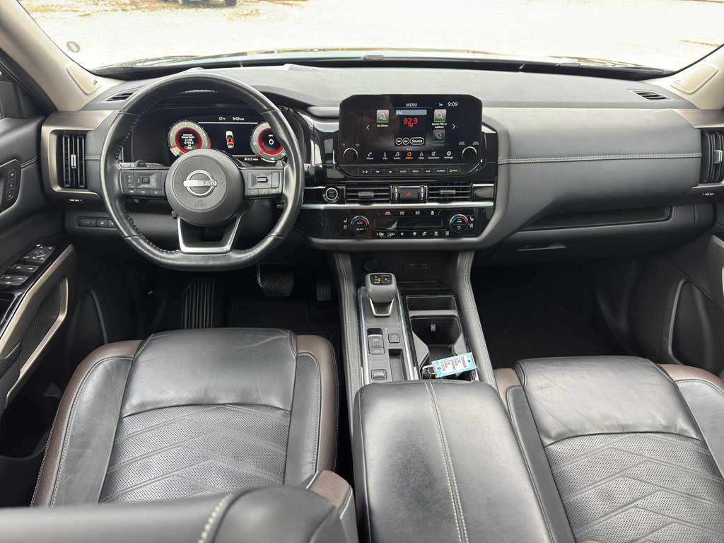 Used 2023 Nissan Pathfinder Platinum image 11