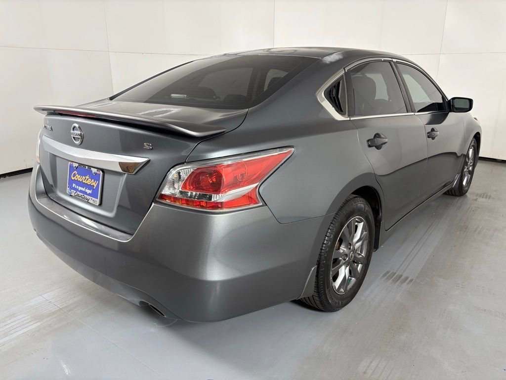 Used 2015 Nissan Altima 2.5 S w/ Sport Value Package image 8