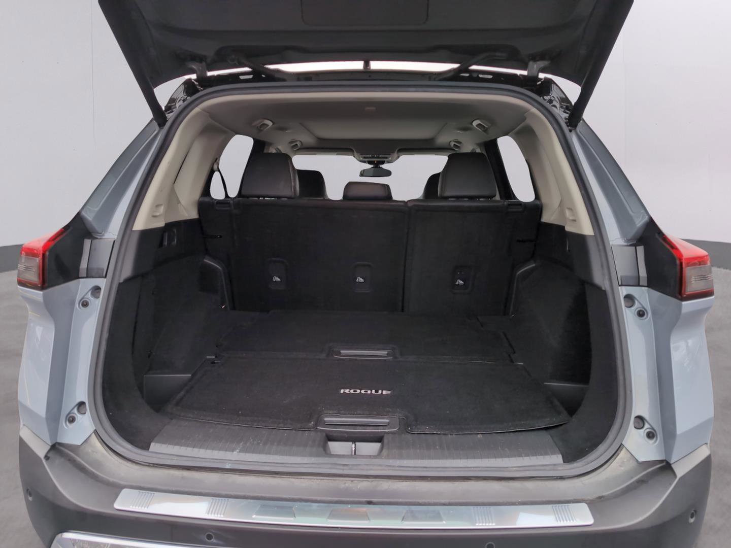 Used 2022 Nissan Rogue Platinum w/ Head-Up Display Package image 9