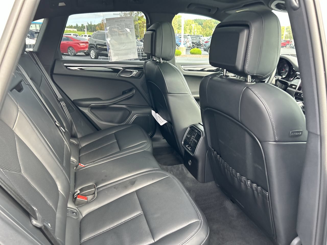 Used 2025 Porsche Macan AWD/4WD image 17