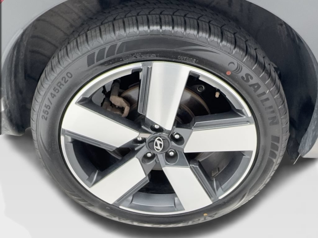 Used 2025 Hyundai Santa Fe Limited FWD image 16