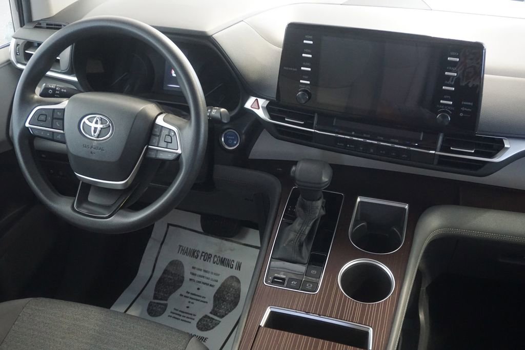 Certified 2021 Toyota Sienna LE FWD image 24