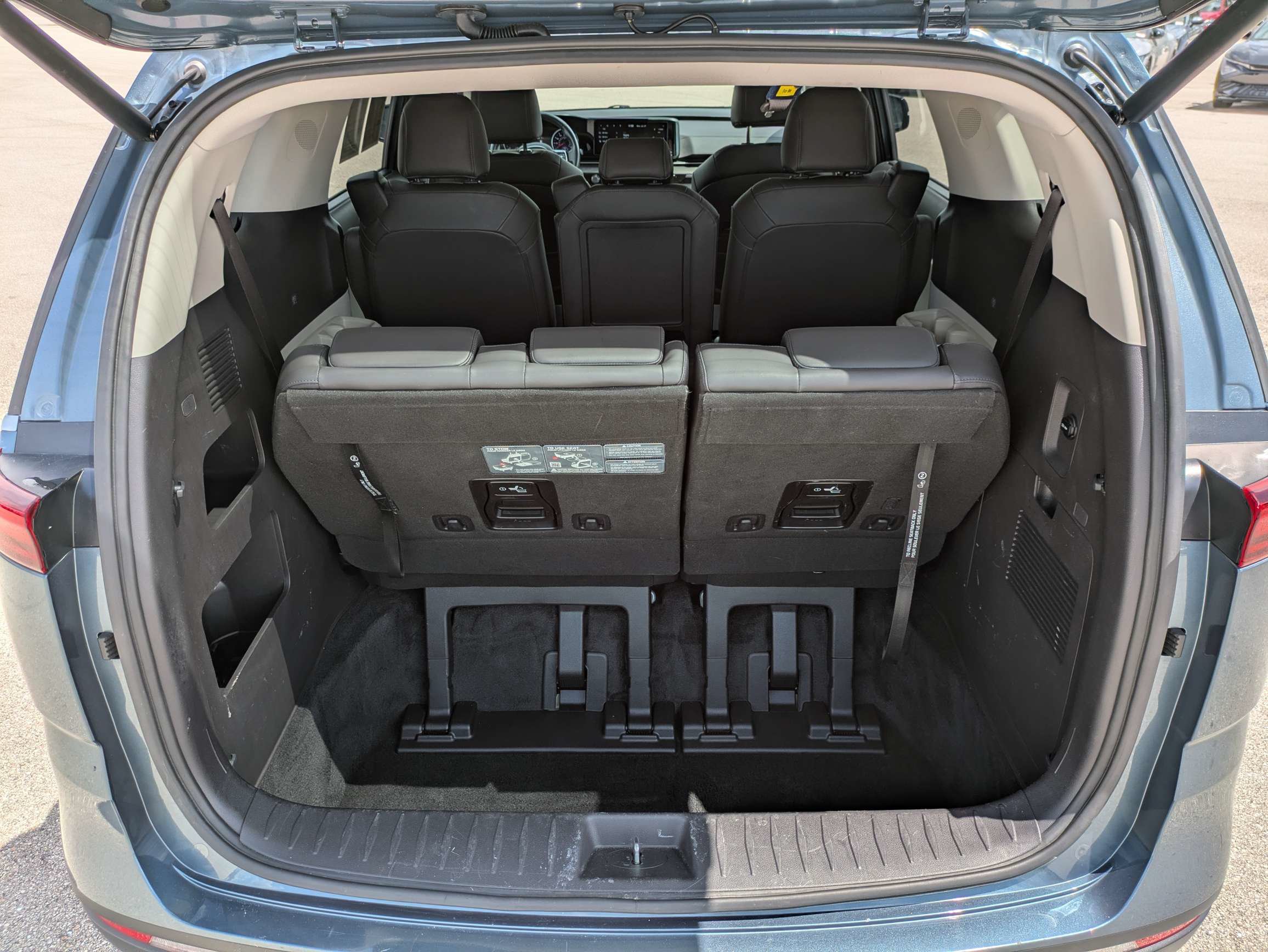 Certified 2024 Kia Carnival EX FWD image 13