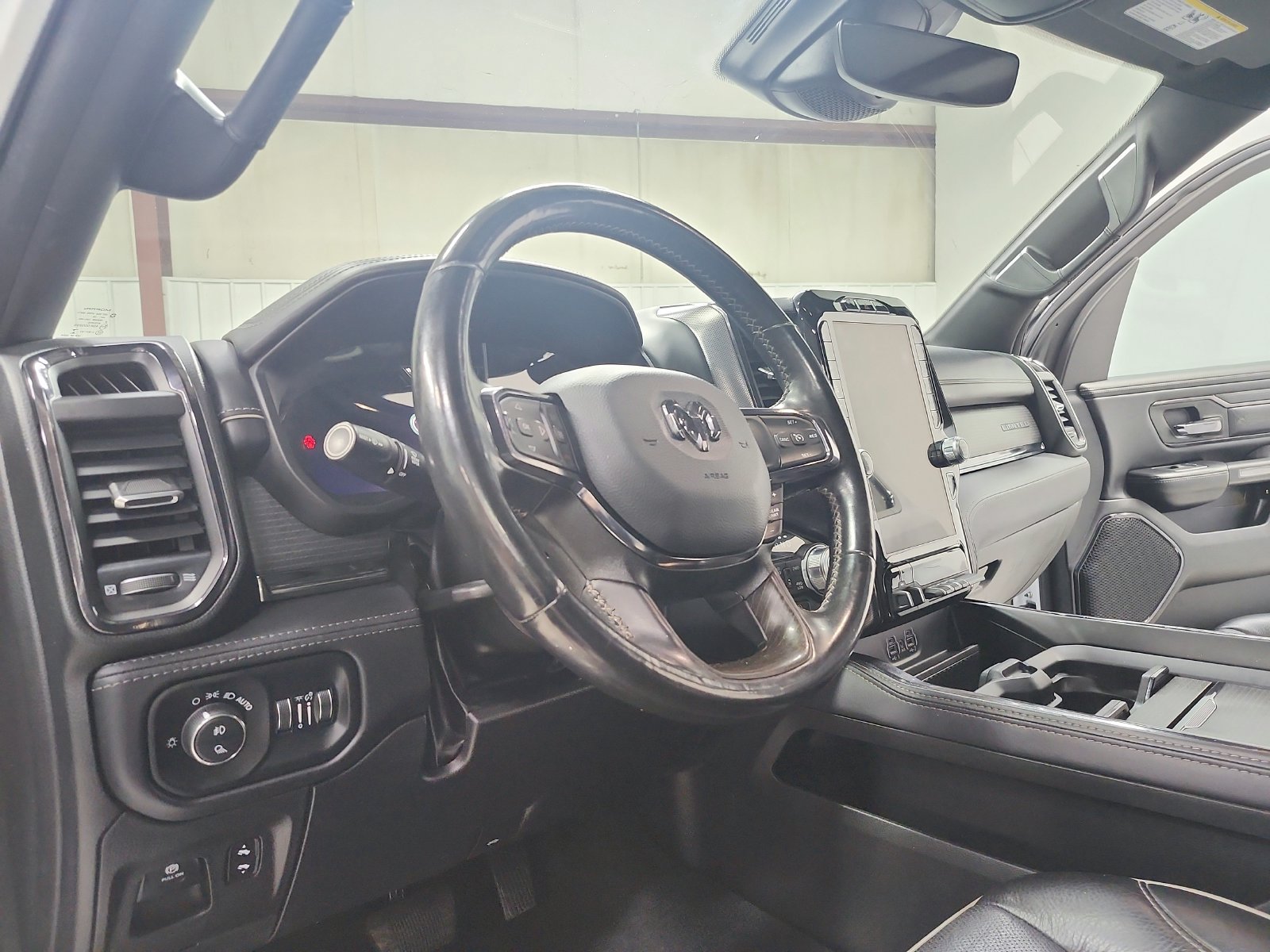 Used 2023 RAM 1500 Limited w/ Body Color Bumper Group AWD/4WD image 29