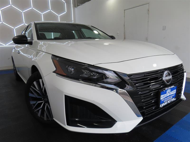 Used 2025 Nissan Altima 2.5 SV FWD image 2