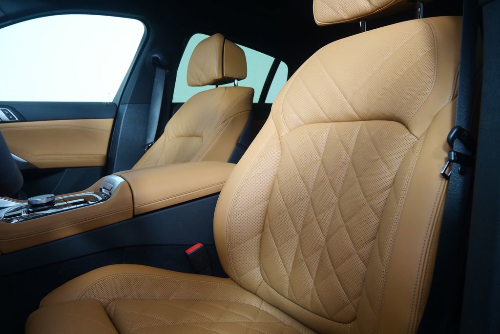 New 2026 BMW X6 xDrive40i w/ Climate Comfort Package image 12