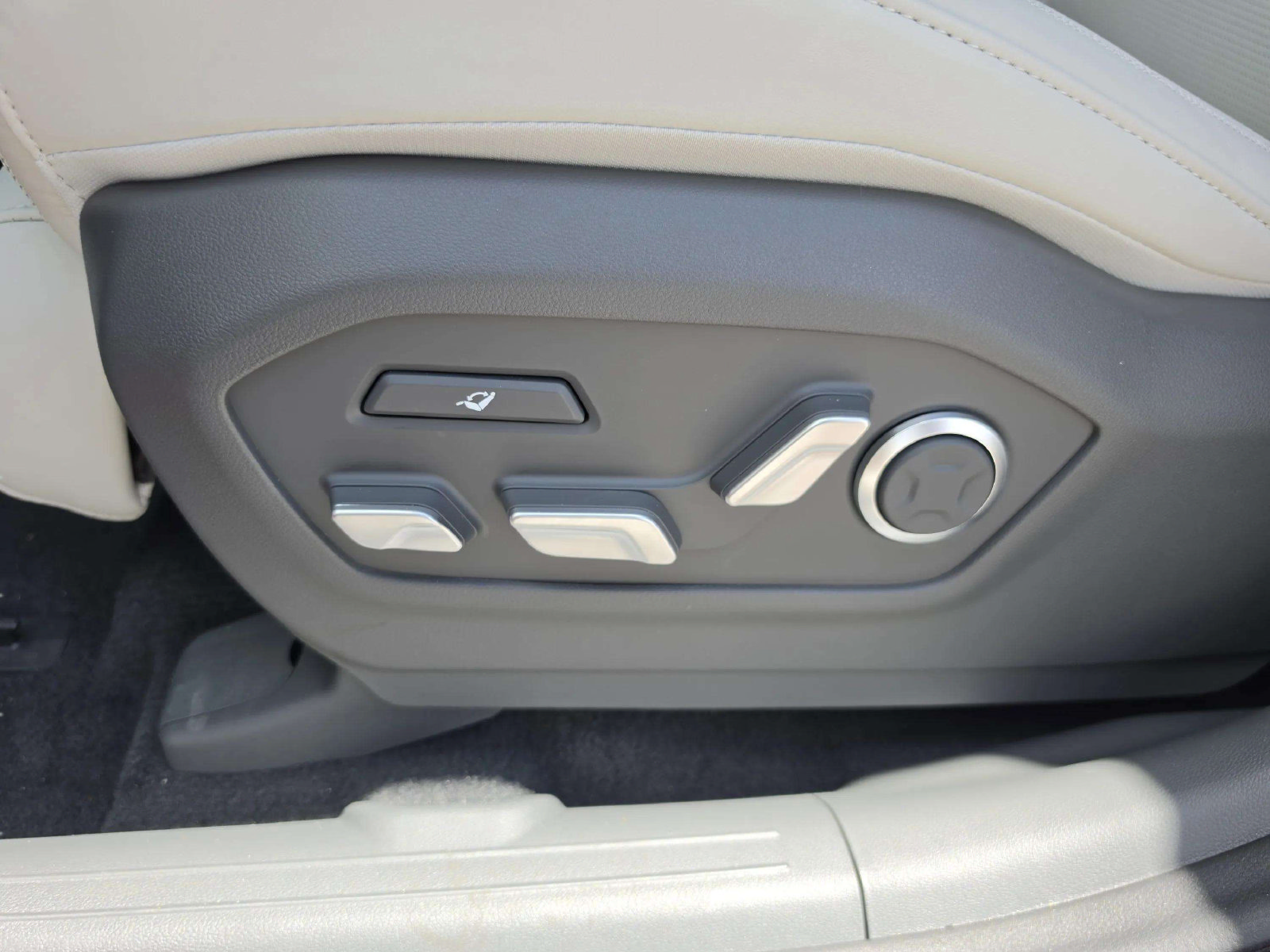 New 2026 Hyundai Santa Fe Calligraphy FWD image 29