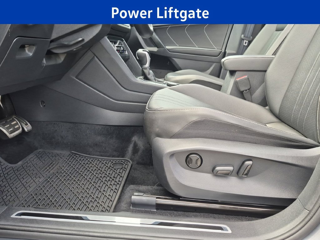 Used 2024 Volkswagen Tiguan SE R-Line AWD/4WD image 11