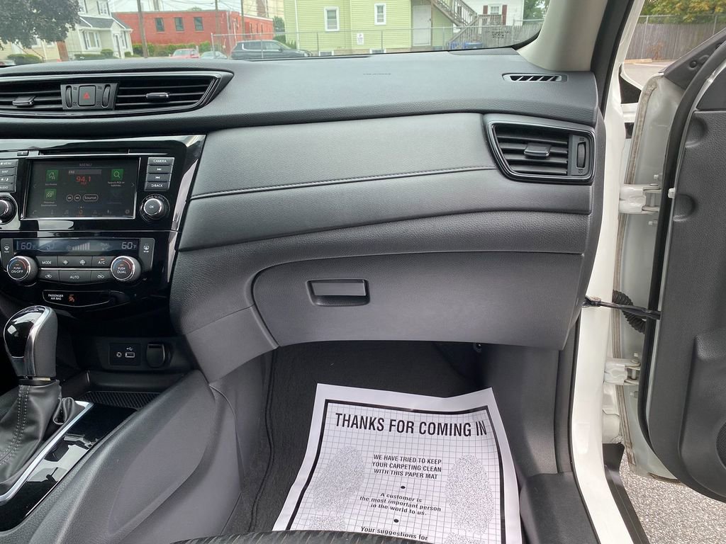 Used 2018 Nissan Rogue SV w/ Premium Package image 28