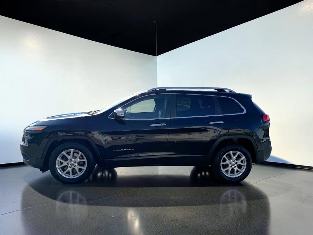 Used 2018 Jeep Cherokee Latitude FWD image 6