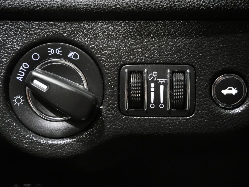 Used 2023 Chrysler 300 Touring RWD image 11