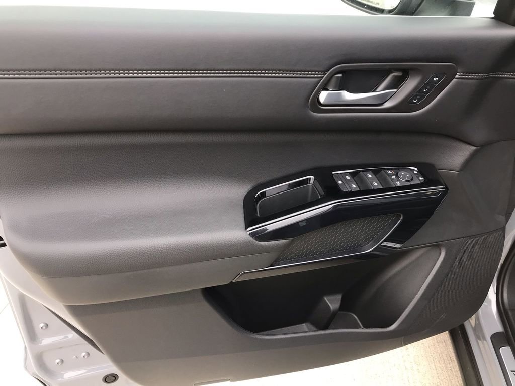 New 2026 Nissan Pathfinder Platinum image 13