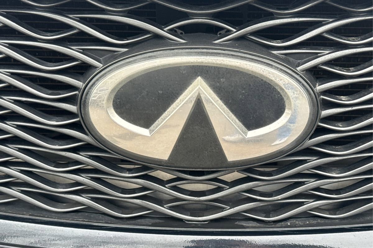 Used 2017 INFINITI QX30 Premium w/ Technology Package image 29