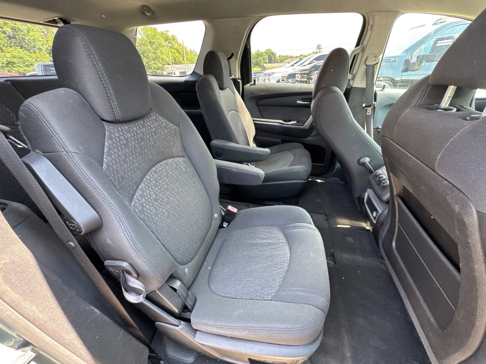 Used 2009 GMC Acadia SLE FWD image 30