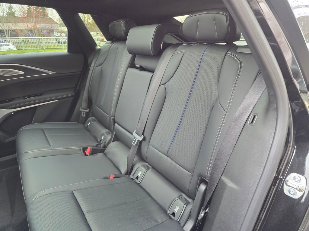 Used 2025 Cadillac Lyriq Sport image 17