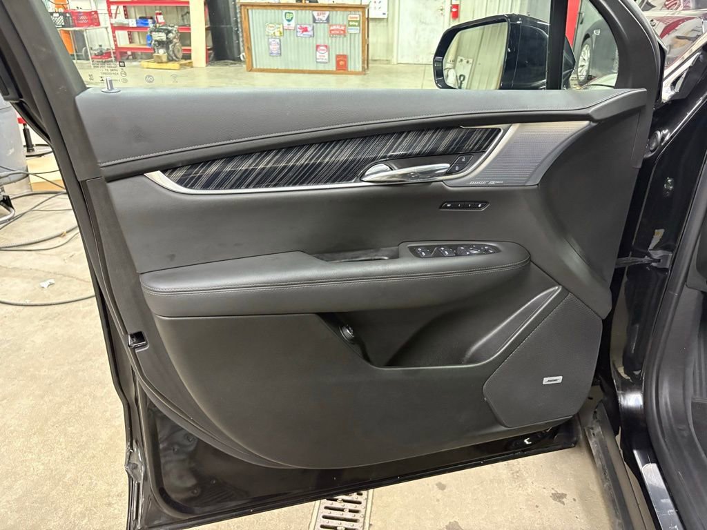 Used 2025 Cadillac XT6 Premium Luxury image 9