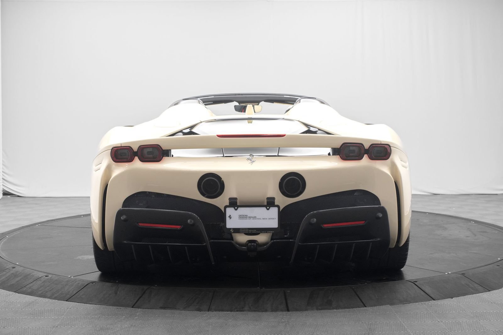 Used 2024 Ferrari SF90 Spider AWD/4WD image 4