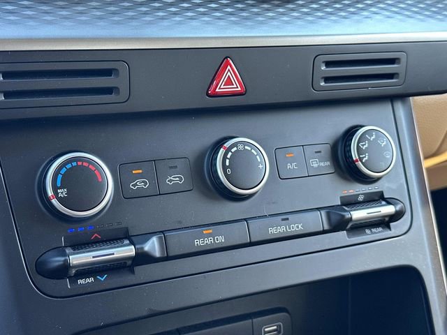 Used 2024 Kia Carnival LX image 26