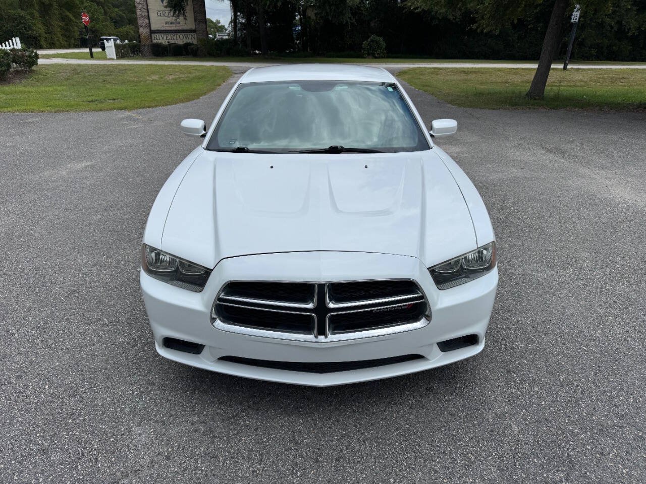 Used 2014 Dodge Charger SE w/ Sport Appearance Group RWD image 2