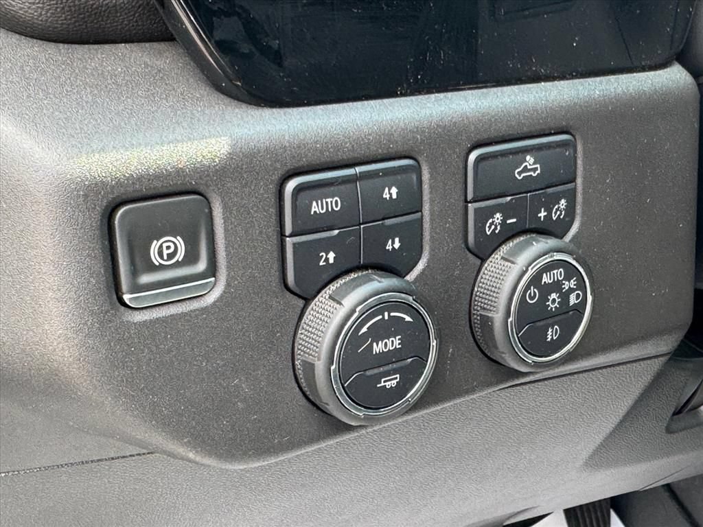 Used 2025 Chevrolet Silverado 1500 LT Trail Boss w/ Convenience Package II AWD/4WD image 17