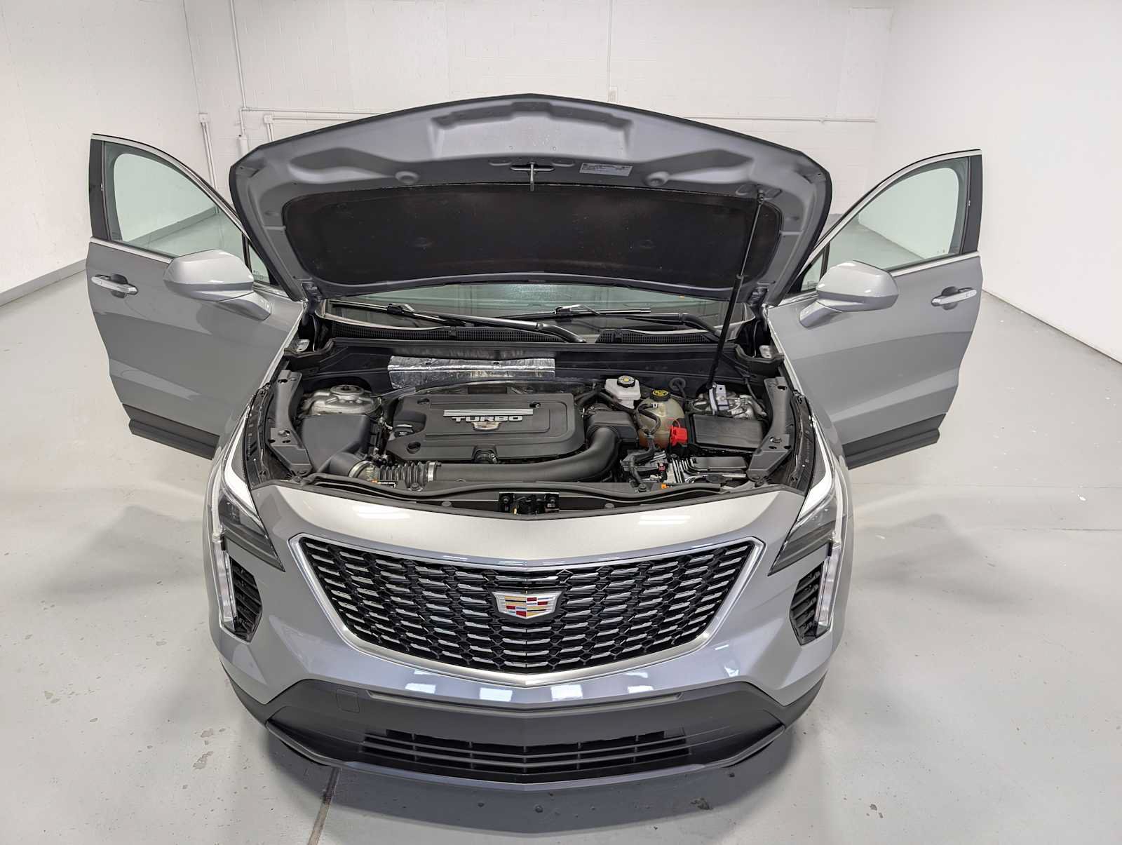 Used 2023 Cadillac XT4 Luxury w/ Cold Weather Package AWD/4WD image 13
