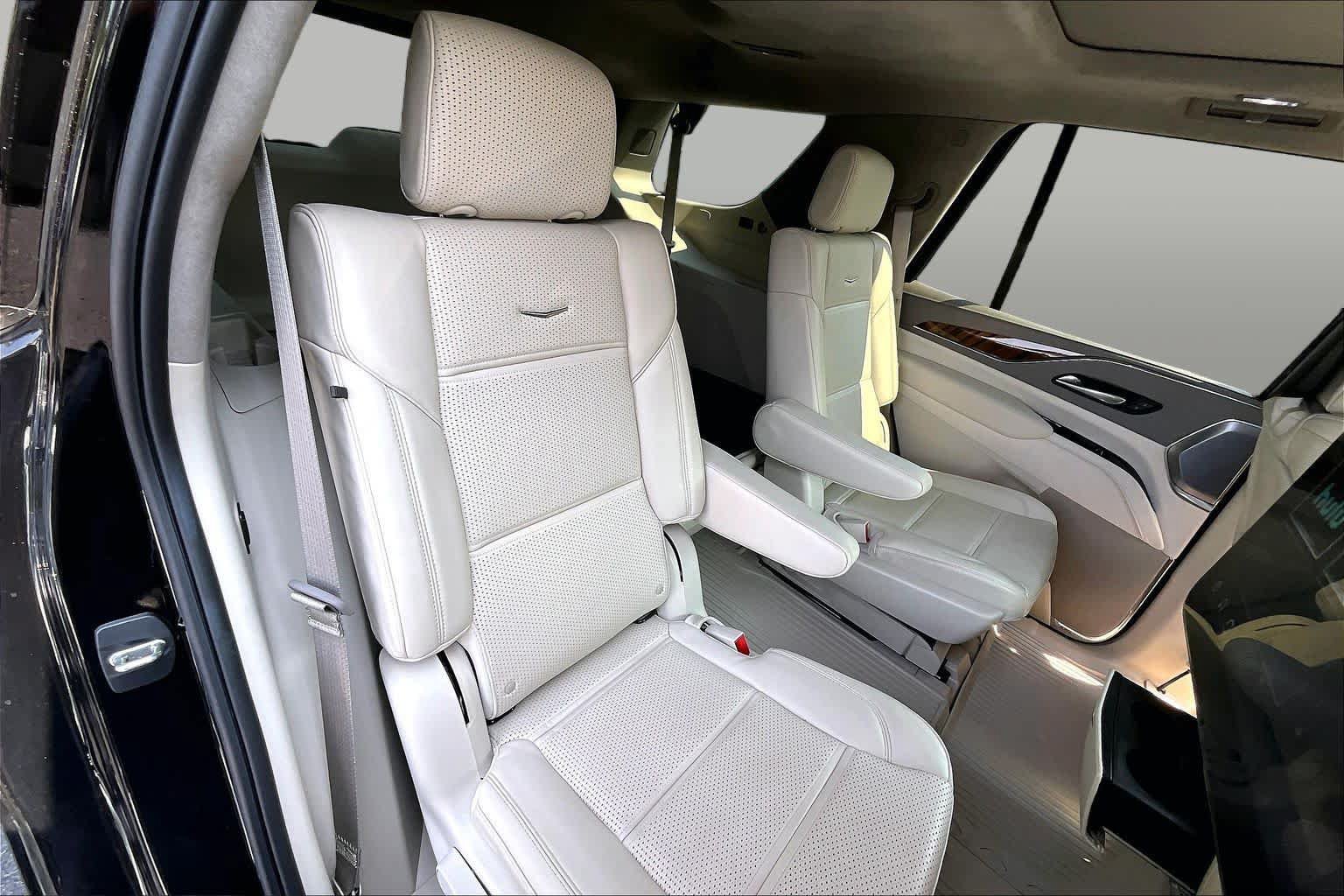 Used 2024 Cadillac Escalade Sport Platinum w/ LPO, ONYX Package AWD/4WD image 20