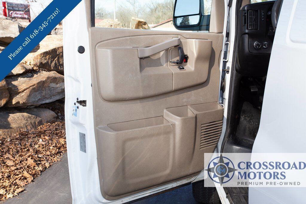 Used 2016 Chevrolet Express 2500 RWD image 12