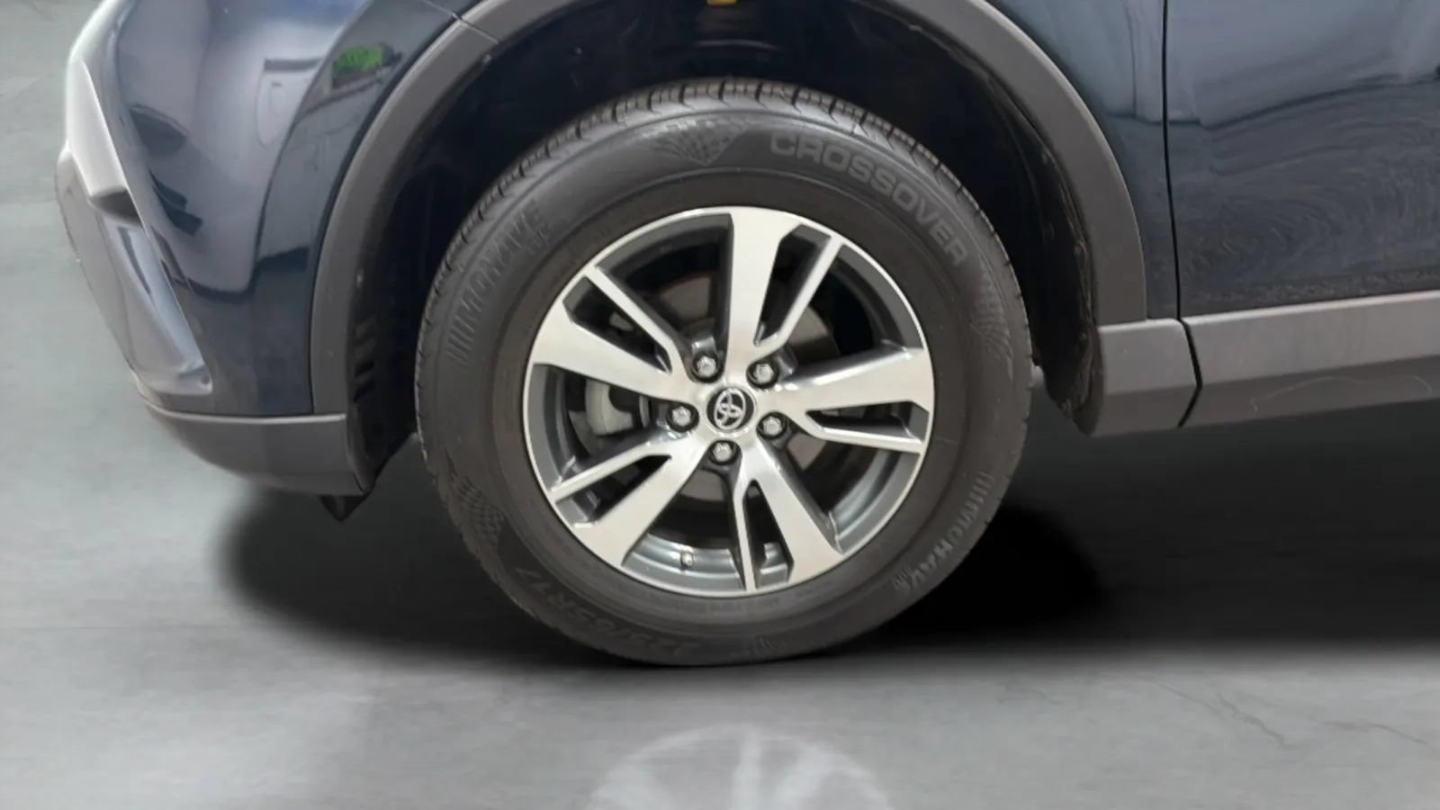 Used 2018 Toyota RAV4 XLE w/ Plus Extra Value Package FWD image 27