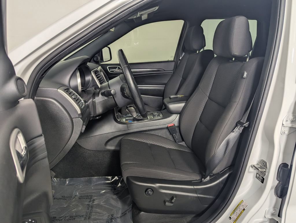 Used 2021 Jeep Grand Cherokee Laredo AWD/4WD image 14