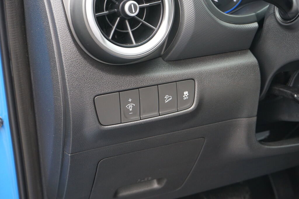Certified 2023 Hyundai Kona SEL AWD/4WD image 19