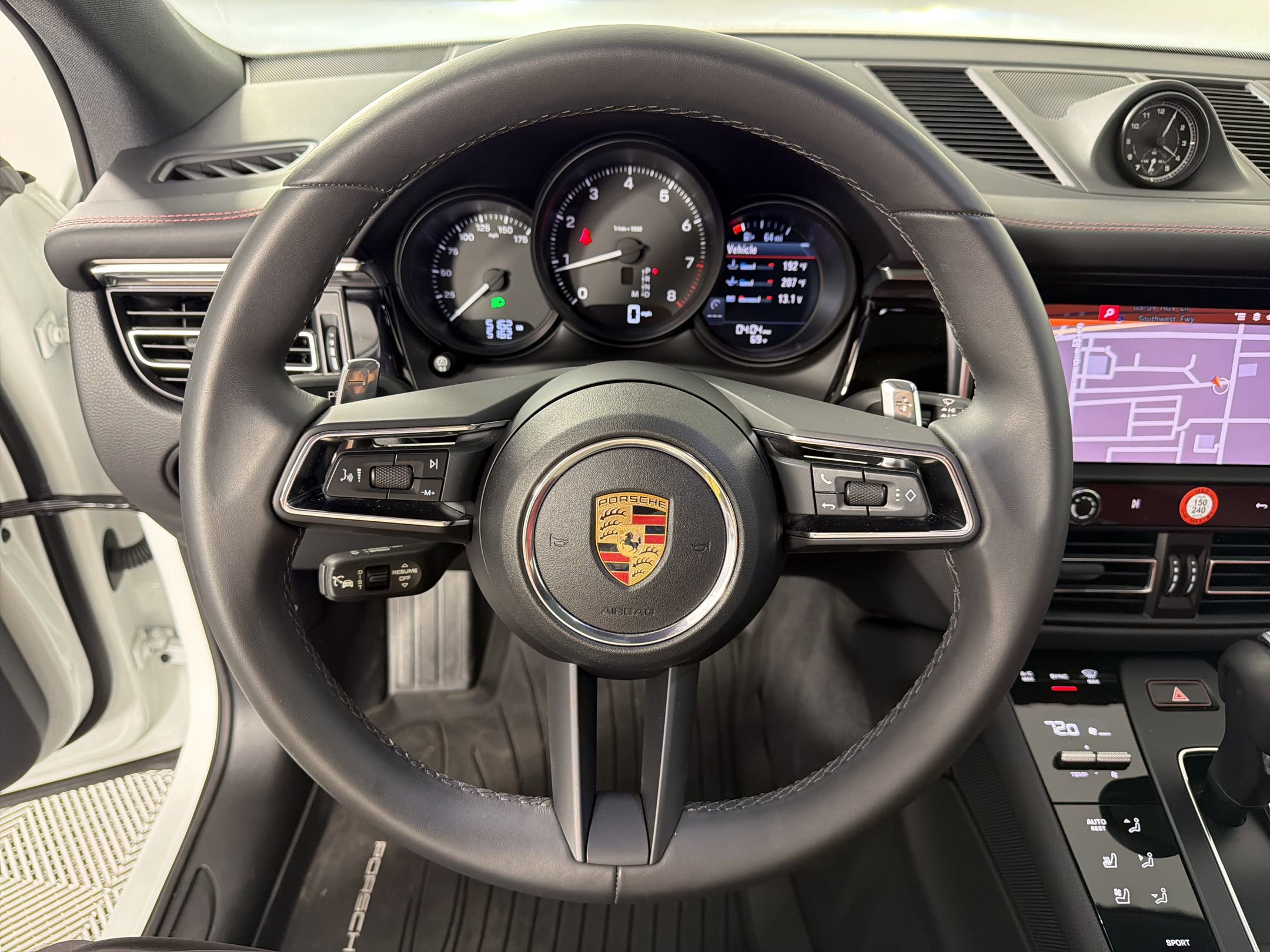 Certified 2025 Porsche Macan image 18